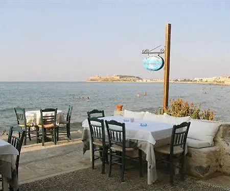 فندق Delfini